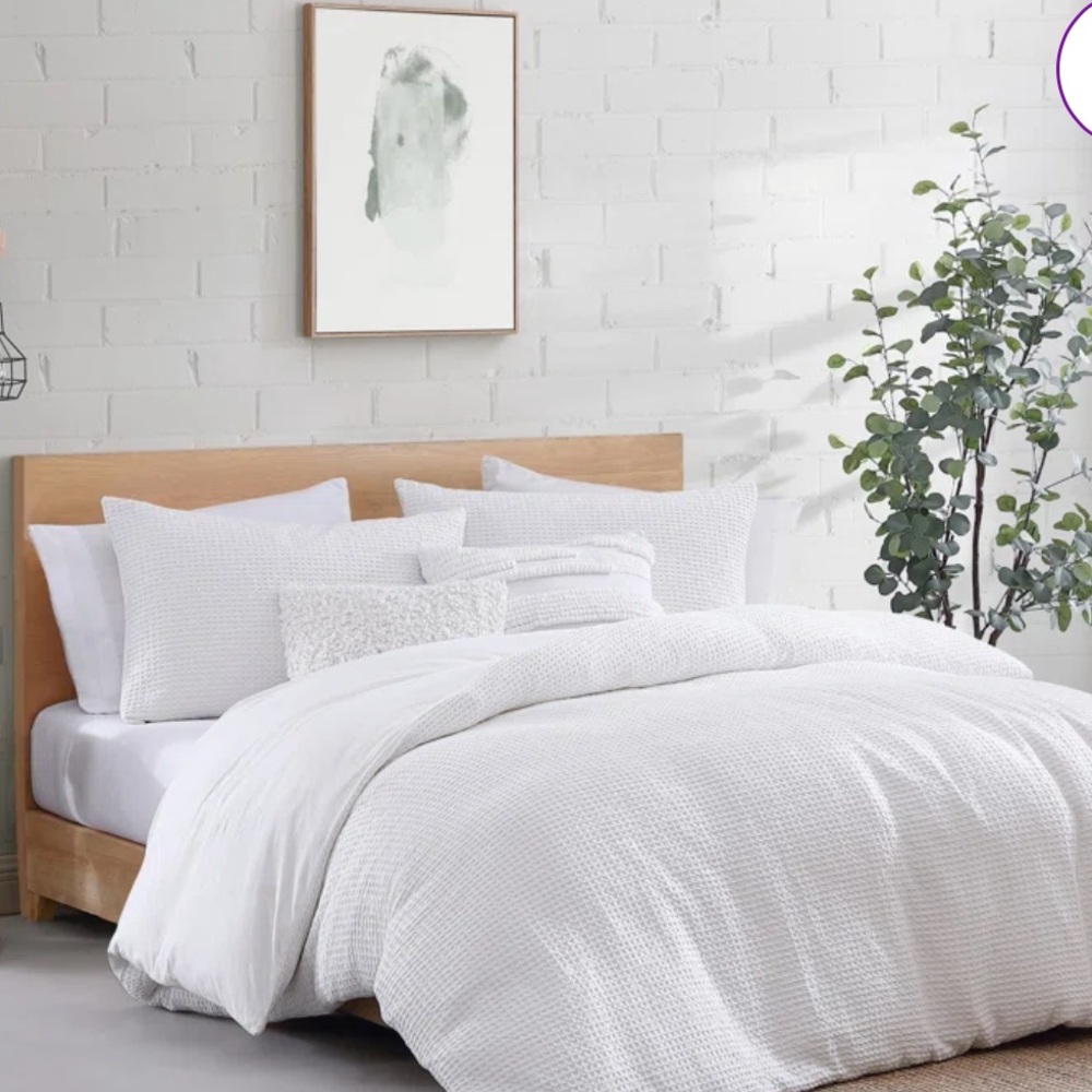 DKNY Modern Waffle 100% Cotton set of two King Shams white new without tags
